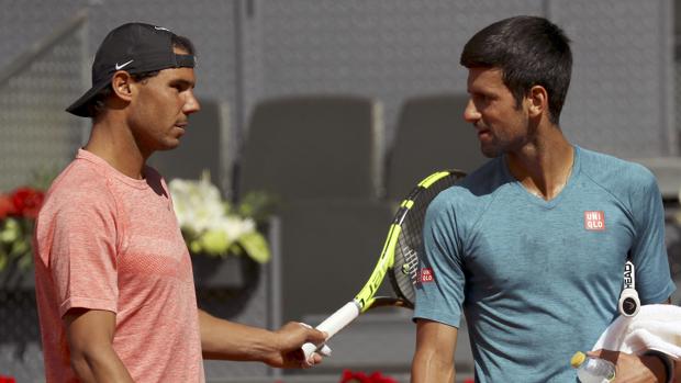 Rafa Nadal y Novak Djokovic durante uno de los entrenamientos de esta semana en la pista central Manolo Santana