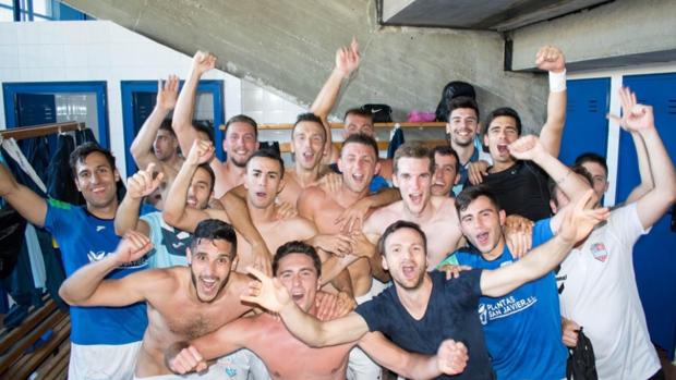 Los jugadores del Mar Menor celebrando la clasificación para el playoff