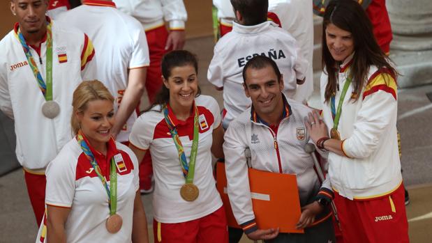 Varios deportistas españoles posan tras volver de Río
