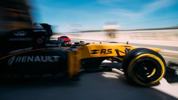 Robert Kubica, al volante del Renault E20 en Cheste