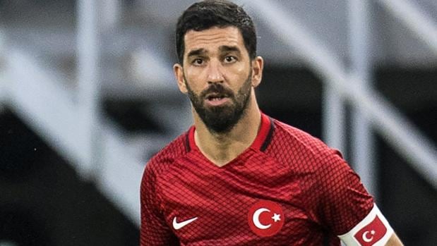 El futbolista Arda Turan, durante un partido con la selección turca