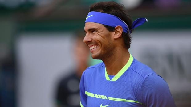 Rafael Nadal sonríe durante su breve partido de cuartos de final contra Pablo Carreño