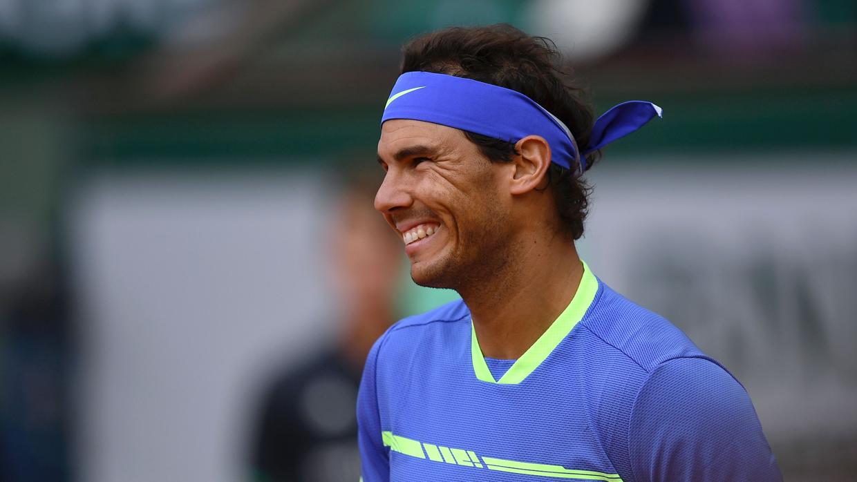 Rafael Nadal sonríe durante su breve partido de cuartos de final contra Pablo Carreño