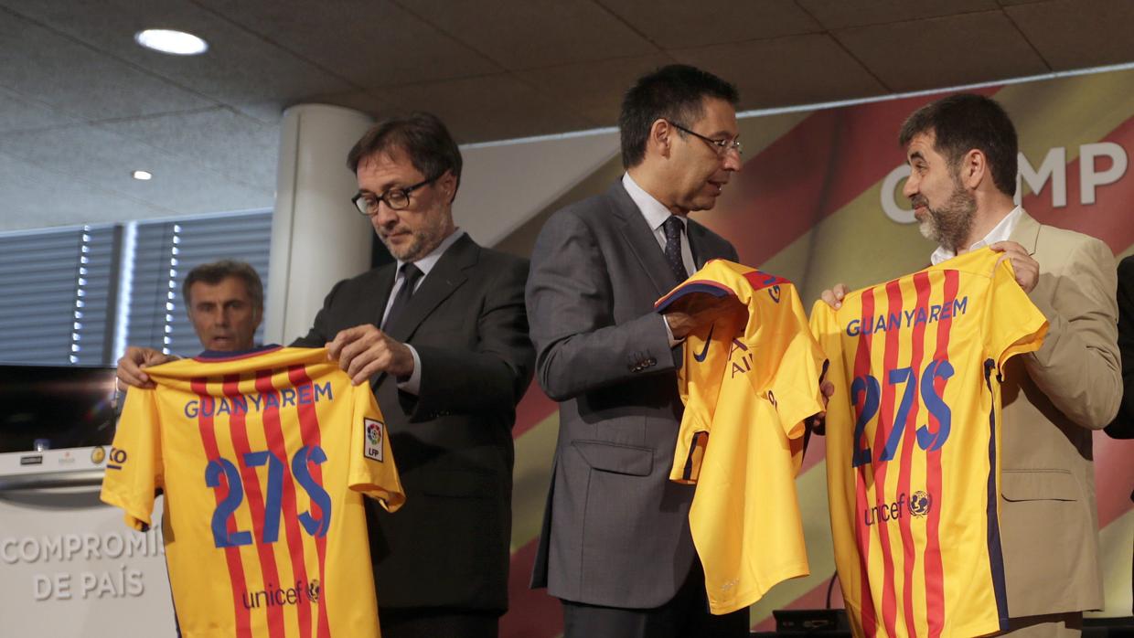 Agustí Benedito junto a Bartomeu en un acto de la selección catalana en 2015