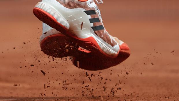 Detalle de las zapatillas de Thiem durante un punto en su partido contra Djokovic
