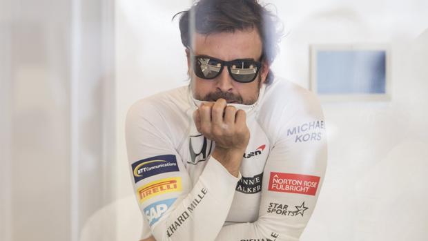 Fernando Alonso, en el garaje de McLaren en Canadá