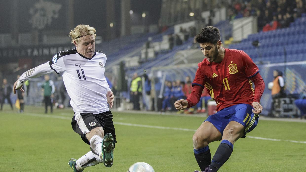 Marco Asensio en un partido con la Sub-21.