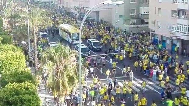 Accidentada entrada del autobús del Cádiz CF