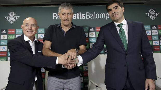 Se alarga el compás de espera en el Betis tras los primeros fichajes