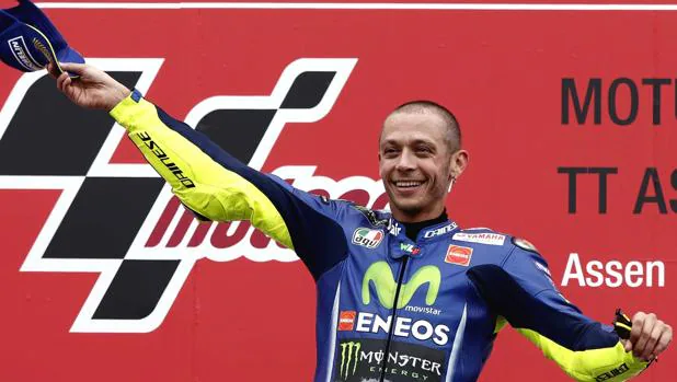 Valentino Rossi celebra su victoria en el circuito de Assen