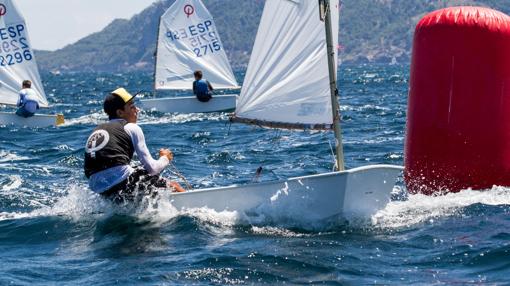 Jordi Lladó se coloca líder del Campeonato de España de Optimist