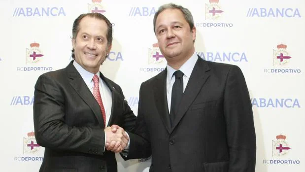 El presidente de Abanca, Juan Carlos Escotet y el presidente del Deportivo, Tino Fernández