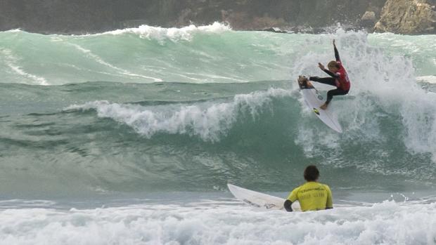 Los Sub 16 y Sub 18 hacen su estreno en el Campeonato de España de Surfing