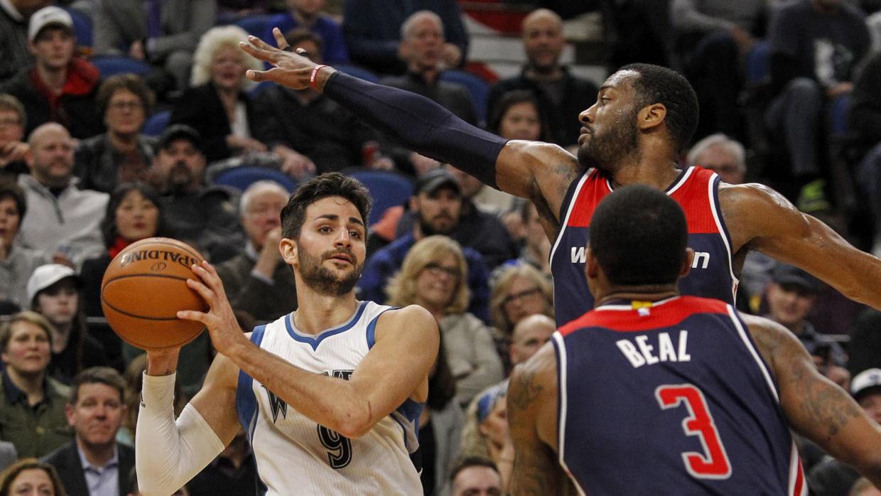 Ricky Rubio durante un partido con su antiguo equipo, los Minnesota Timberwolves.