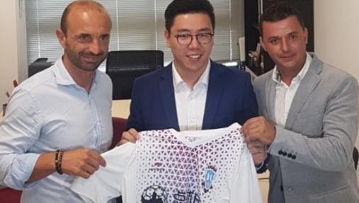 Ángel Cuéllar, a la izquierda