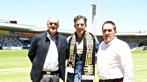 Larrazabal, con la bufanda del Barakaldo