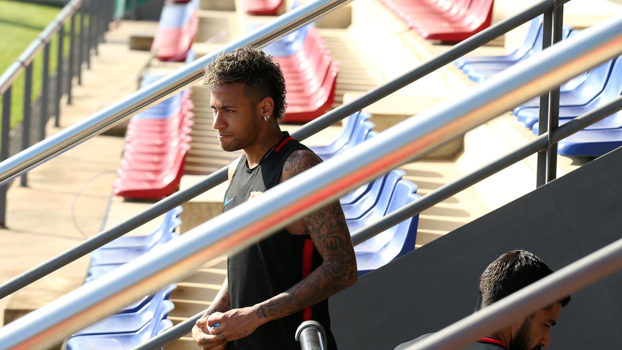 Neymar el pasado lunes antes de entrenarse junto al equipo