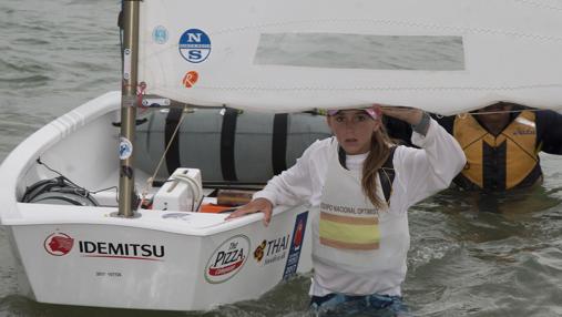 María Perelló, líder en féminas a falta de una jornada en el Mundial Optimist