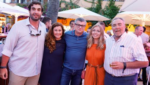 Genaro Trigo, Sandra Valdivia, Jorge Aguadé, Victoria Kornilova y Peter Fish en la fiesta de las tripulaciones