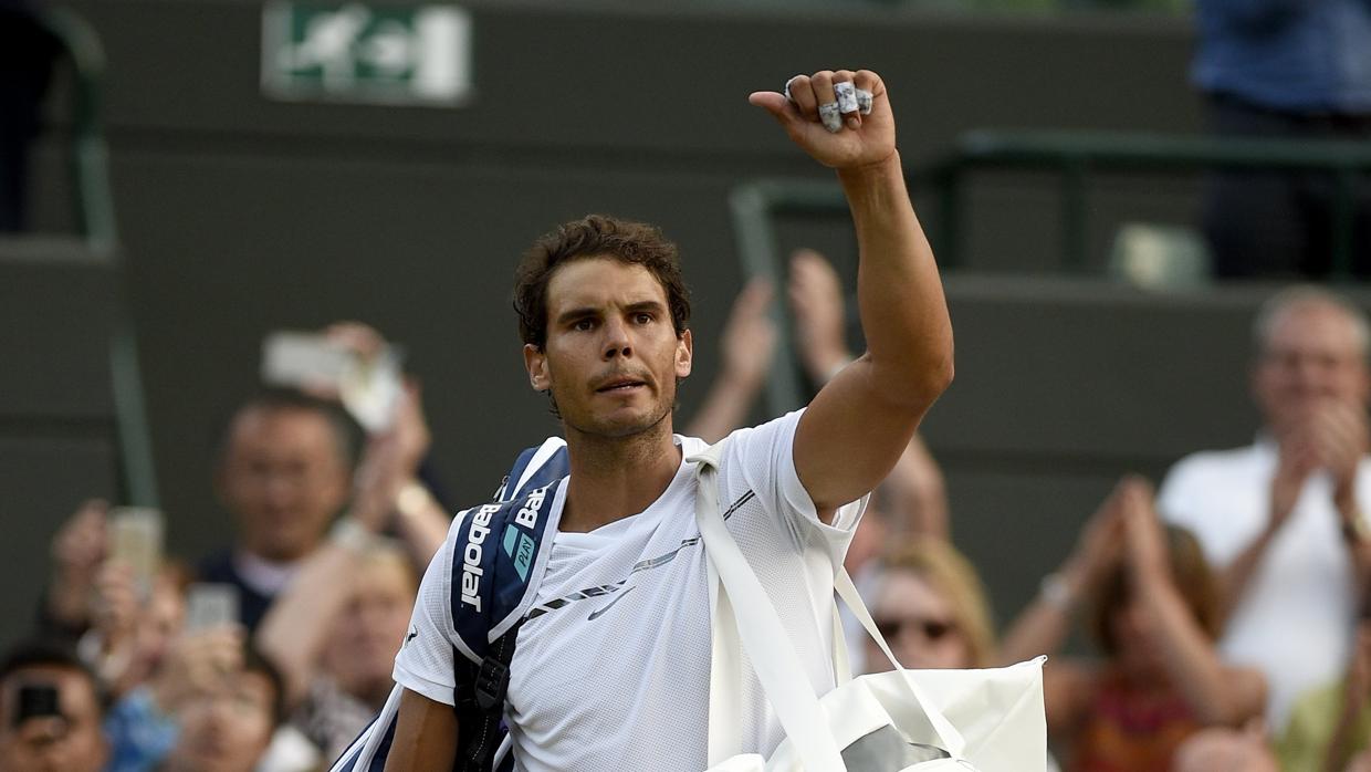 Rafael Nadal saliendo de la pista