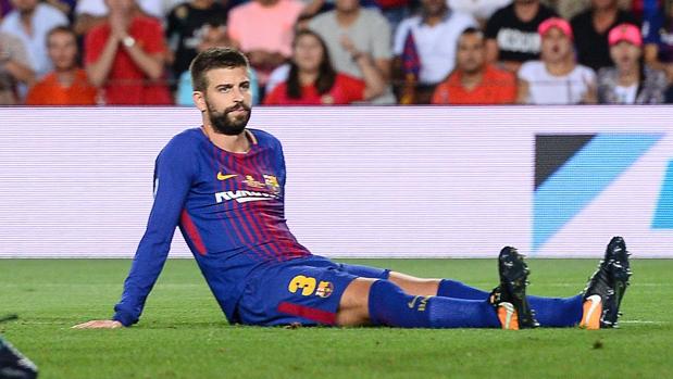 Burlas a Piqué en su llegada a Madrid