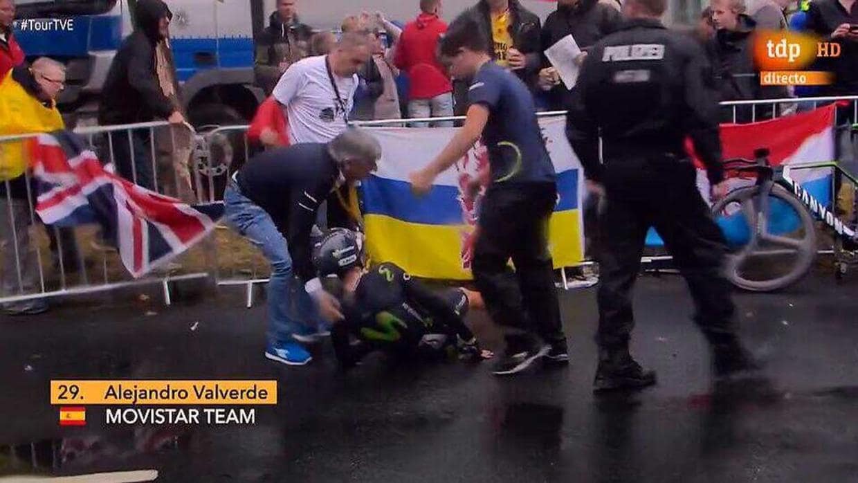 Alejandro Valverde en el momento de la caída