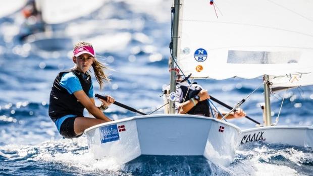 Empate en la clase Optimist en el Gran Día de la Vela