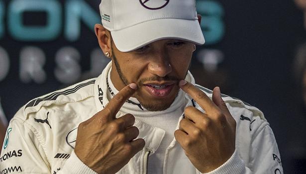 Hamilton se pone al frente