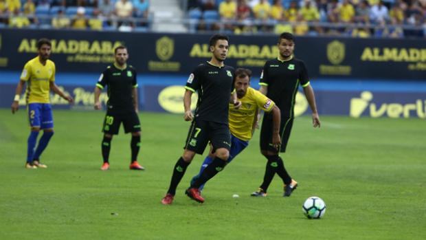 El Cádiz CF se aferra a la zona alta en el arranque