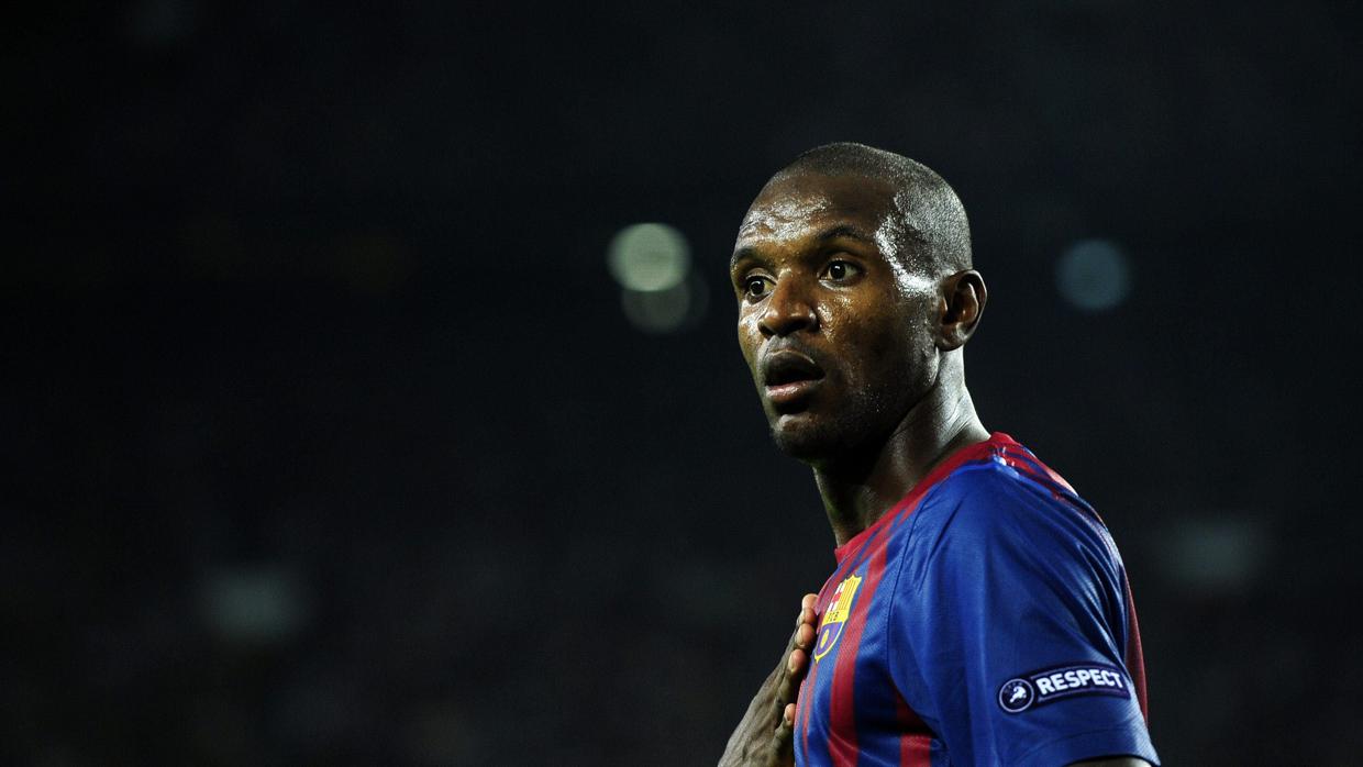 Eric Abidal con la camiseta del Barcelona