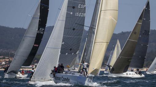 El viento se alía con la primera jornada del Trofeo Príncipe de Asturias
