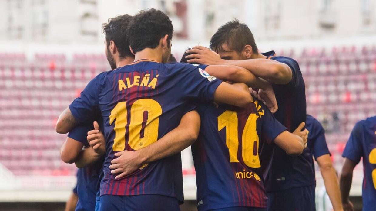 Los jugadores del Barcelona B celebrando un gol