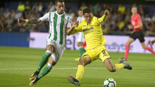 El Villarreal fue a más y remontó ante un Betis flojo en defensa