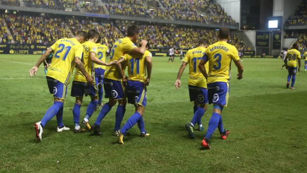 El Cádiz CF acaba la jornada como líder en solitario