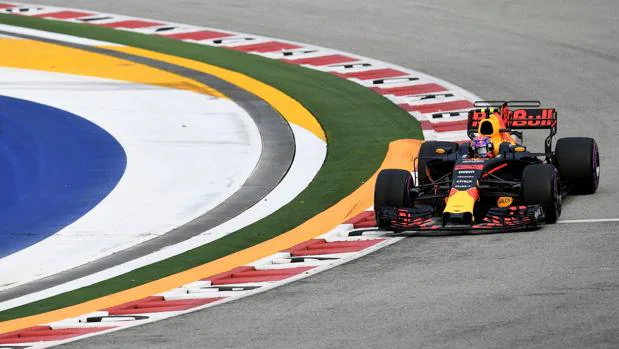 Ricciardo lidera los primeros libres