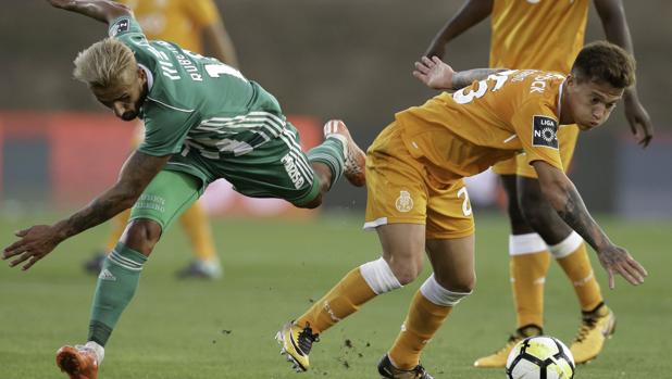 El Oporto gana y lidera empatado con el Sporting