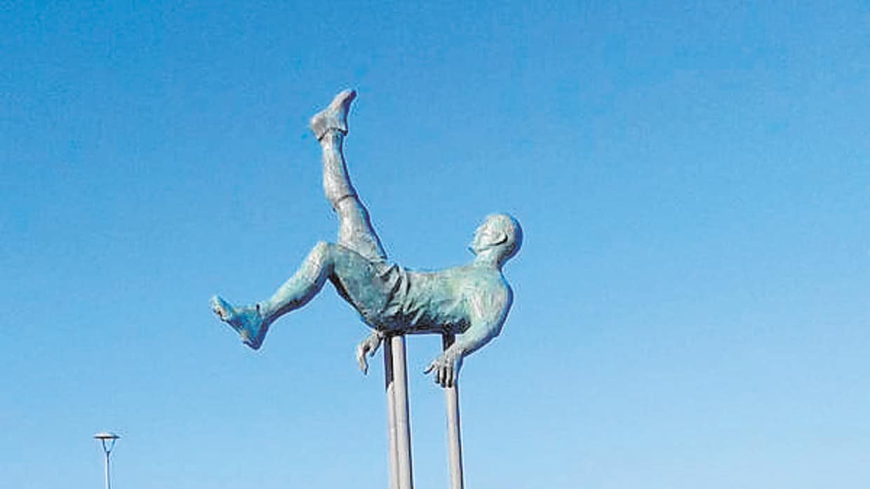 Una estatua en Chile recuerda al inventor de la chilena, el vasco Ramón Unzaga