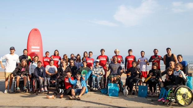 Excepcional fin de semana de Surfing Adaptado en aguas de Zarautz