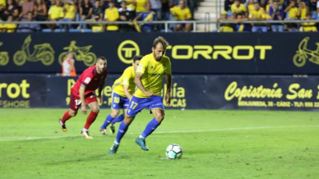 Cádiz CF-Osasuna (0-2): El Cádiz no se casa ni de penalti