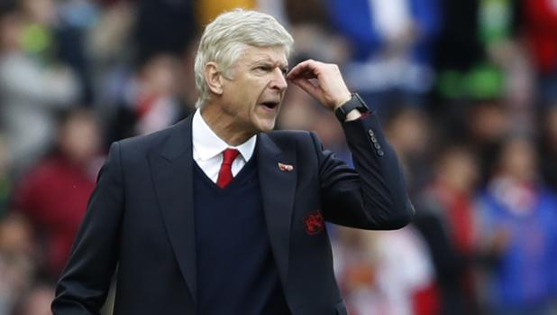 Wenger no quiere al Barcelona en la liga inglesa