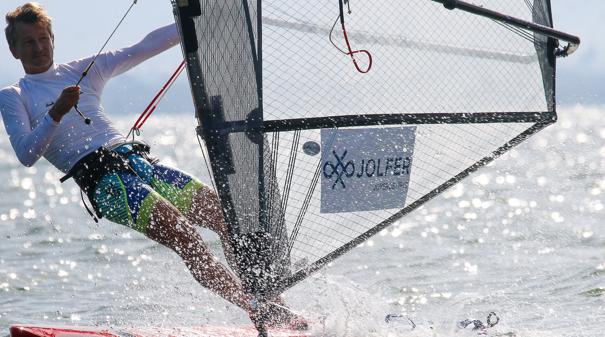 Alejandro Buchau se coloca líder tras la primera jornada en el Surfari Mar Menor