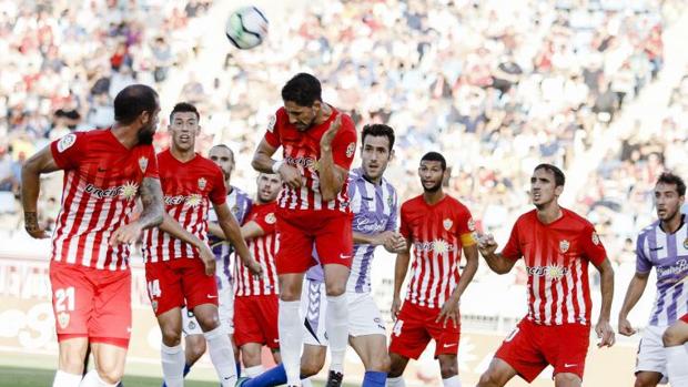 El Almería hace méritos para más ante un Valladolid que se defendió