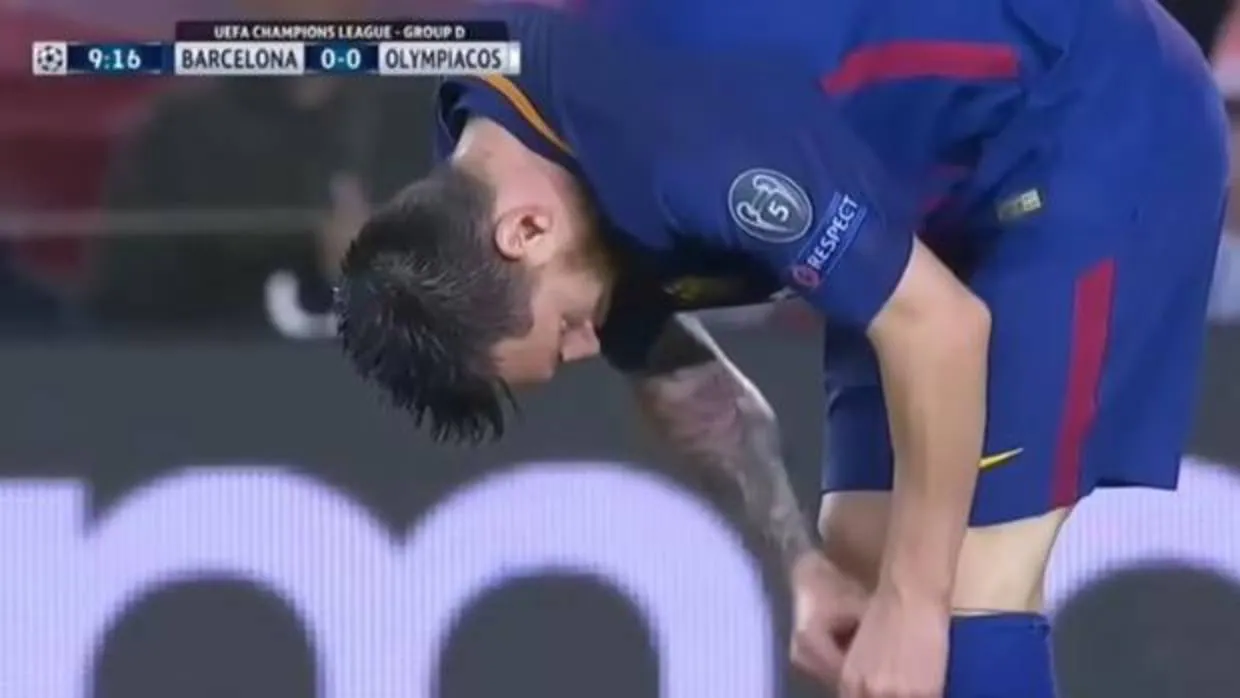 Messi sacó una pastilla de las medias en mitad del partido
