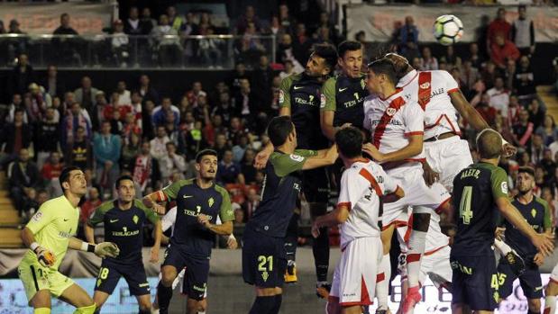 Rayo y Sporting igualan sus fuerzas