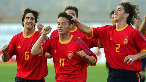 David Silva celebra un gol con España un año después del Mundial de 2003