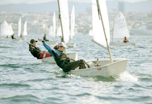 Álex Tormo manda en el Meeting Ciudad de Vigo de Optimist