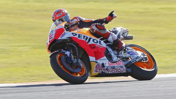 Márquez, pole con otro susto