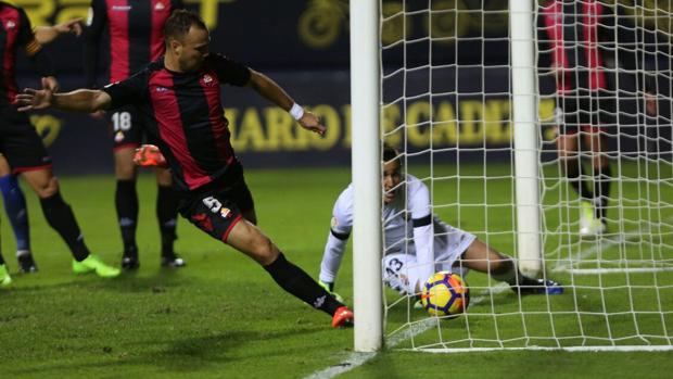 Un gol fantasma que canta Carranza pero no ve el linier