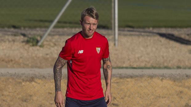 Nzonzi y Banega vuelven a trabajar con el grupo; Kjaer se ejercita al margen