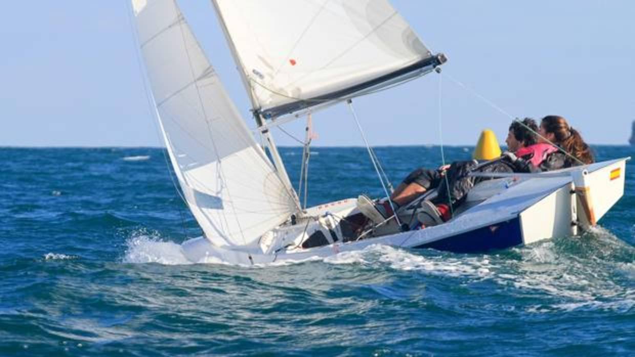 Leticia Pelayo y Carlos Ordoñez, vencedores del Trofeo de Otoño de Snipe